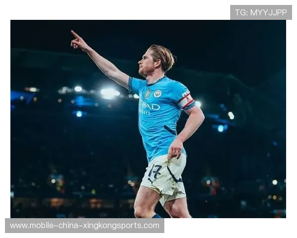 德布劳内精准脚背挑传，曼城在前场形成多人围攻